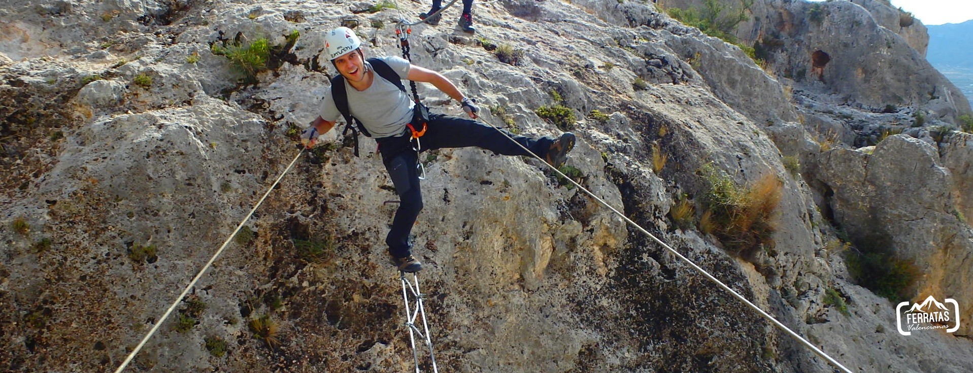 Ferrata del Castillo de Salvatierra y Sierra de la Villa (Villena).